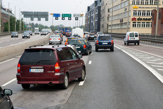 Strax före Tomtebodakurvan, norrgående riktning