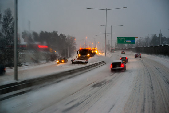 Plogbilarna kör så det ryker