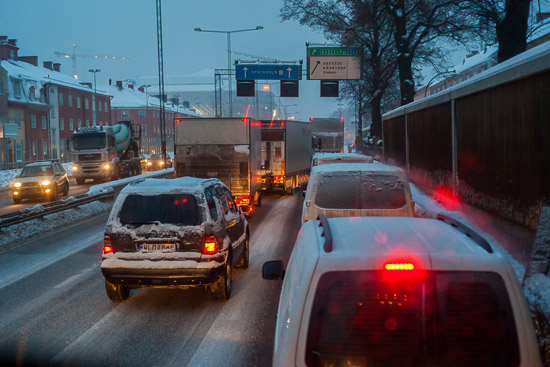 För korta avstånd och uppretaper människor skapar extra köer