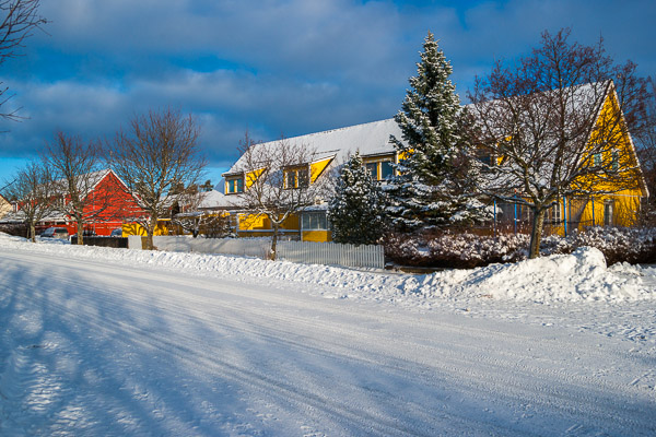 Lätta moln och solljus skapar djup och ger liv åt bilden (Sony A900)