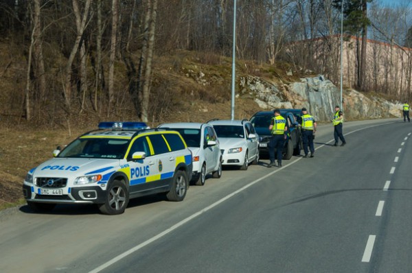 Att stoppa bilister för att utfärda böter är ineffektivt och förlegat